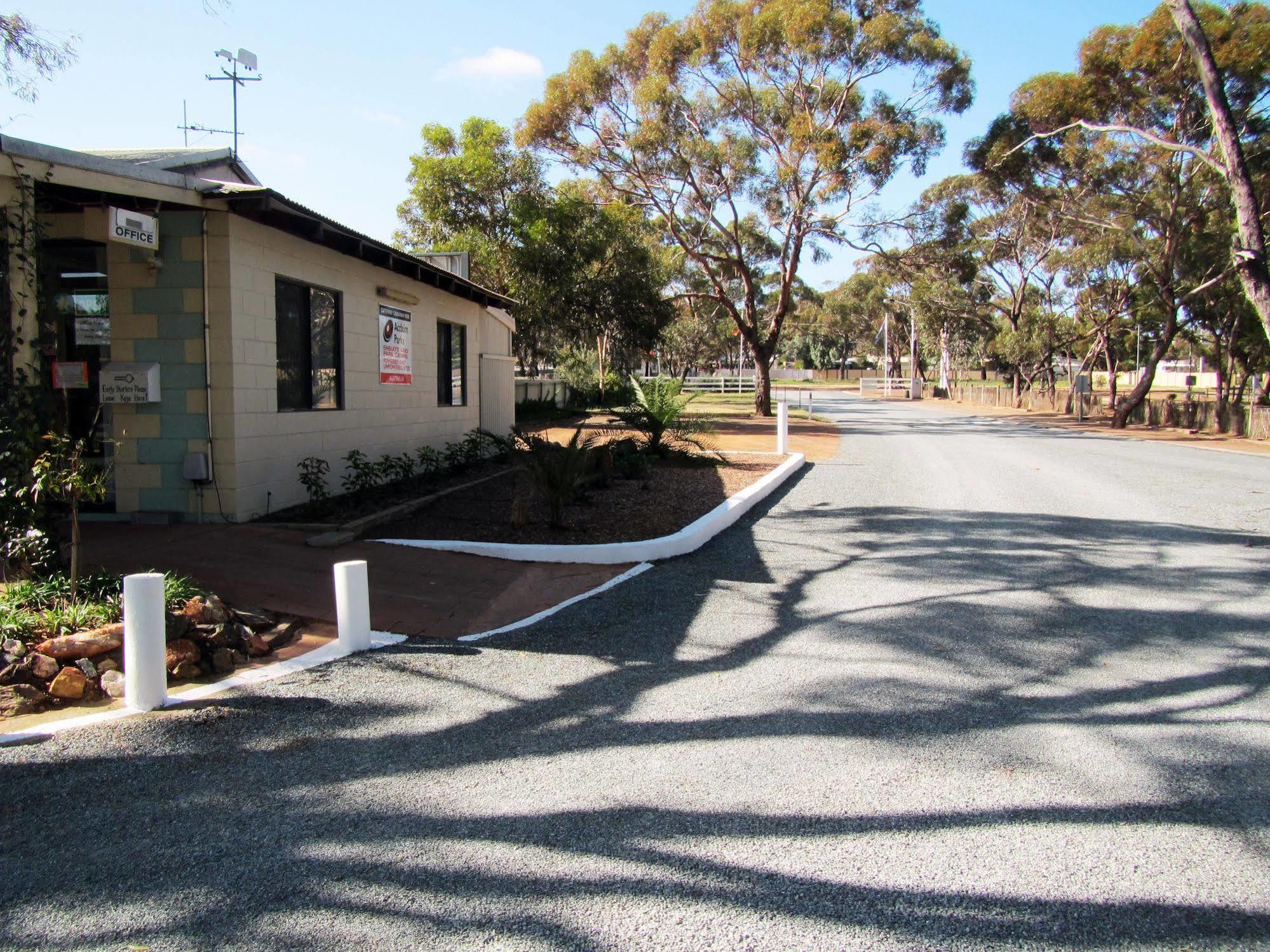 Acclaim Gateway Caravan Park Dundas Exterior photo